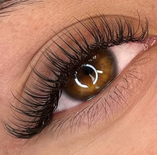 eyelash extensions trends for fall 2024